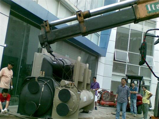 灵璧县随车吊和汽车吊的核心区别是什么？哪种更省钱？